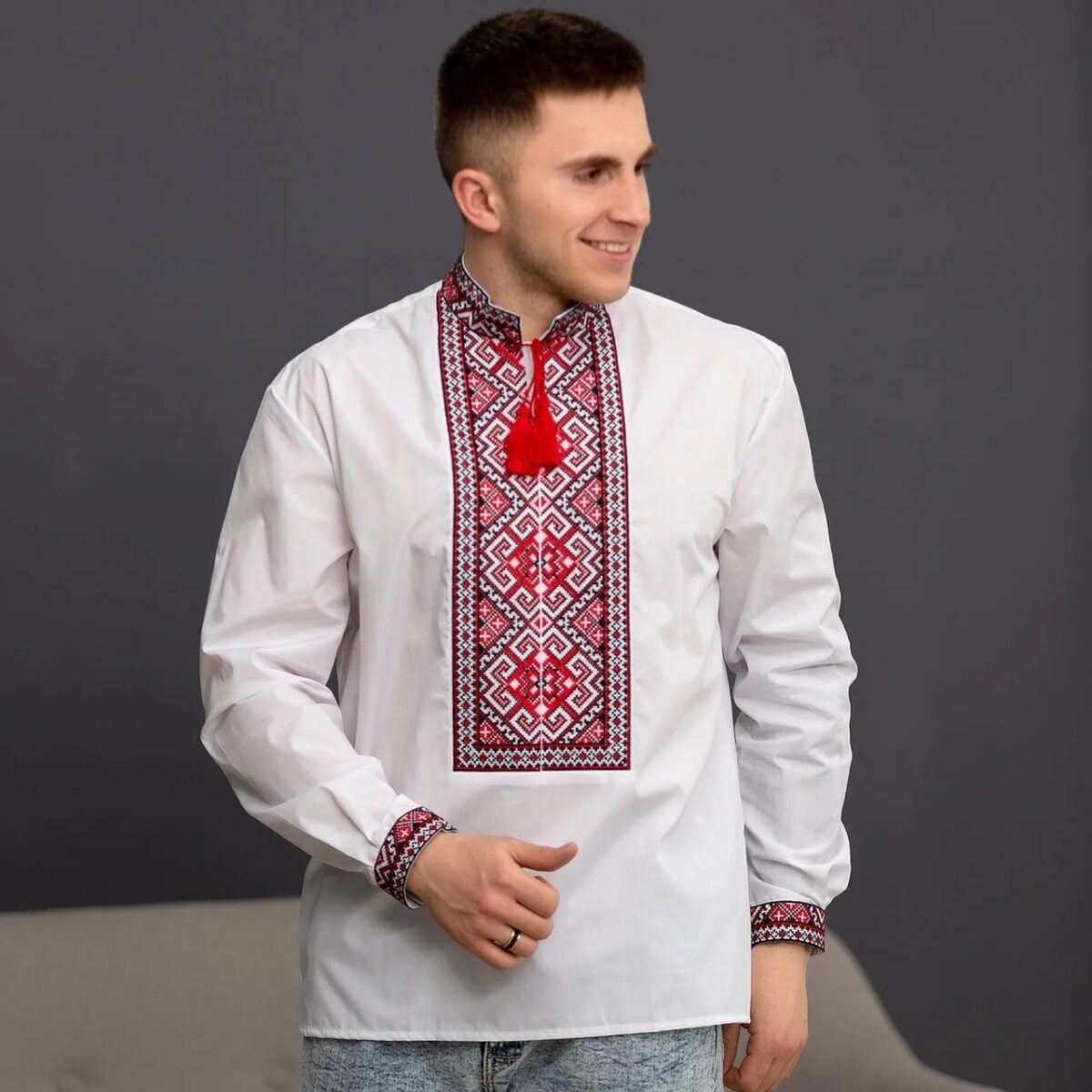 Сорочка класична з червоною вишивкою